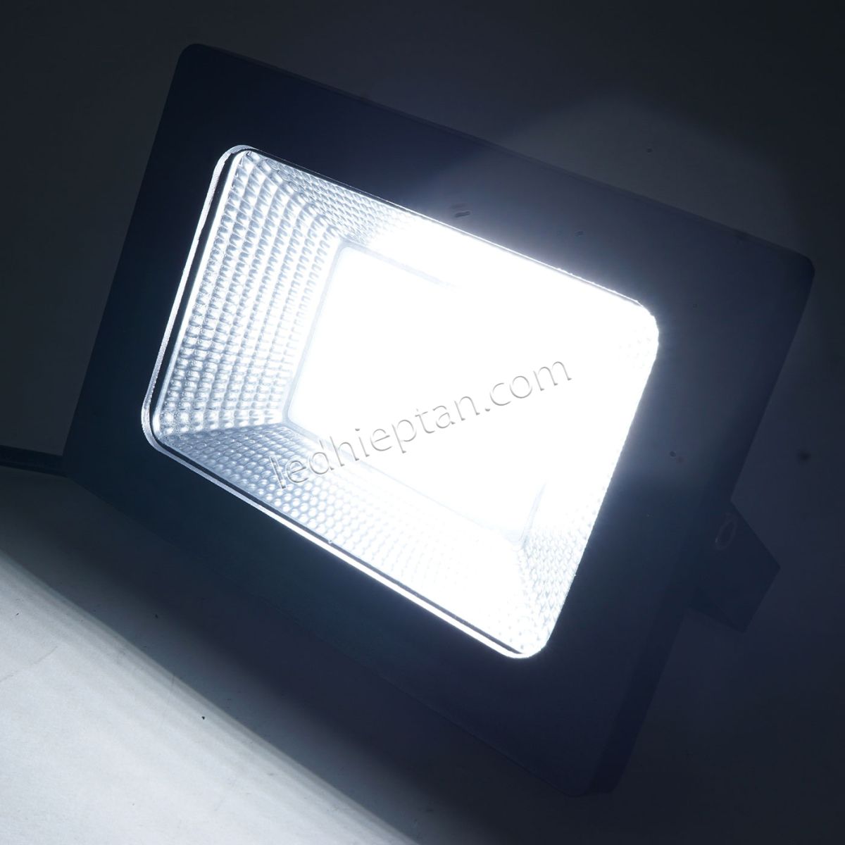 Pha 30w JH trắng