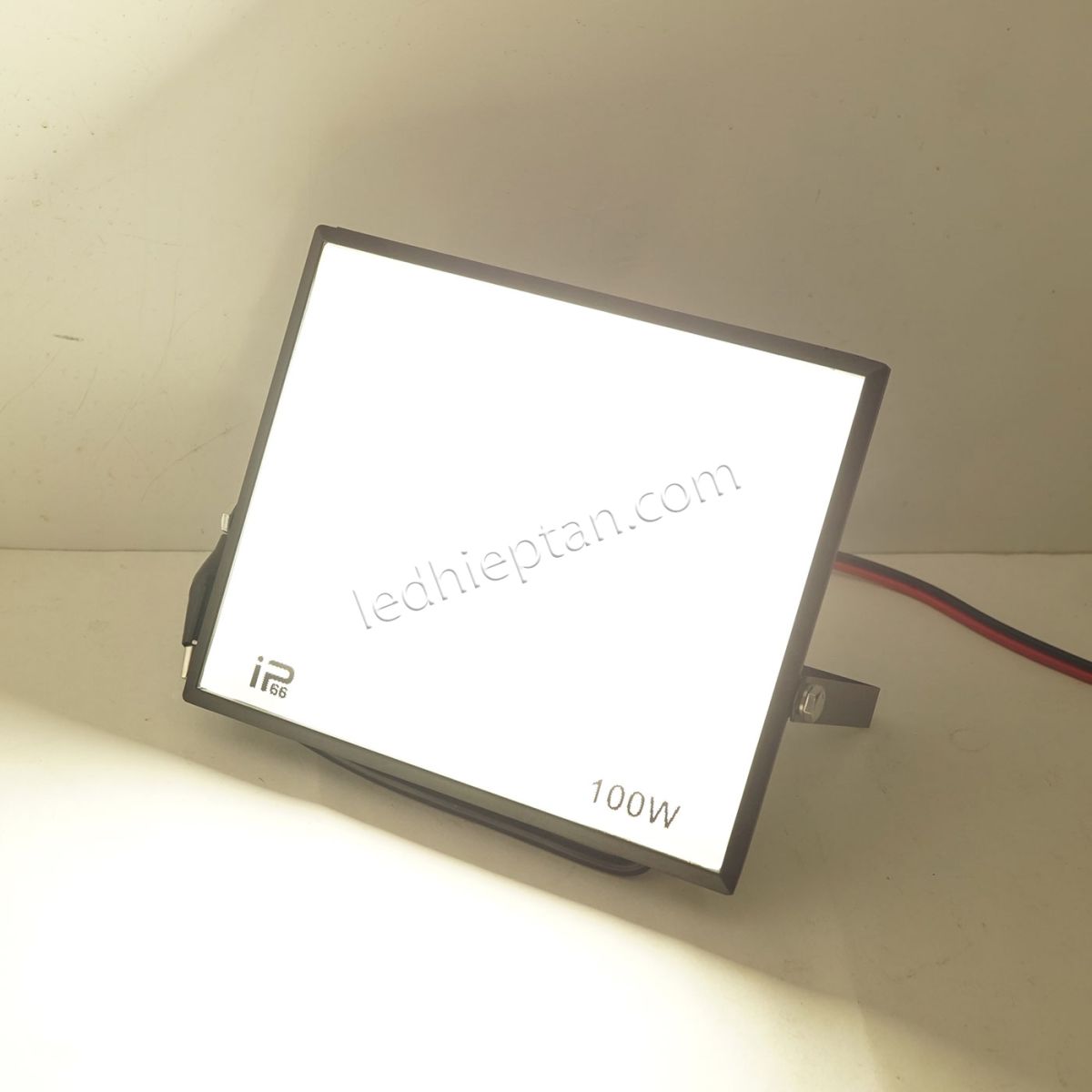 Pha C-100W JH trắng